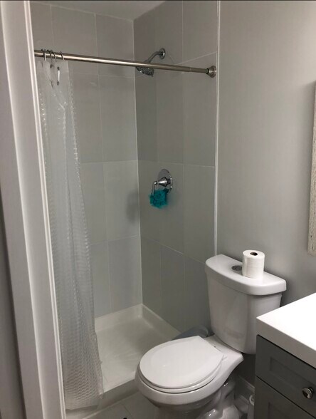 Private bathroom. - 7922 Fitzroy St