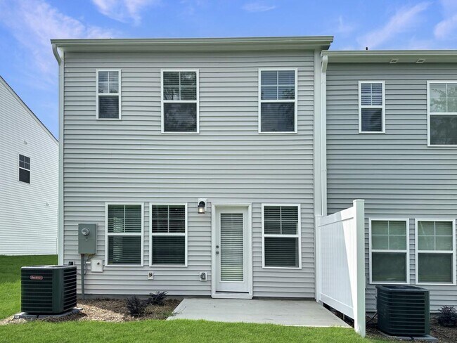 Building Photo - 515 Fran Dr