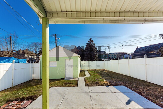 Building Photo - 158 Dakota Ave