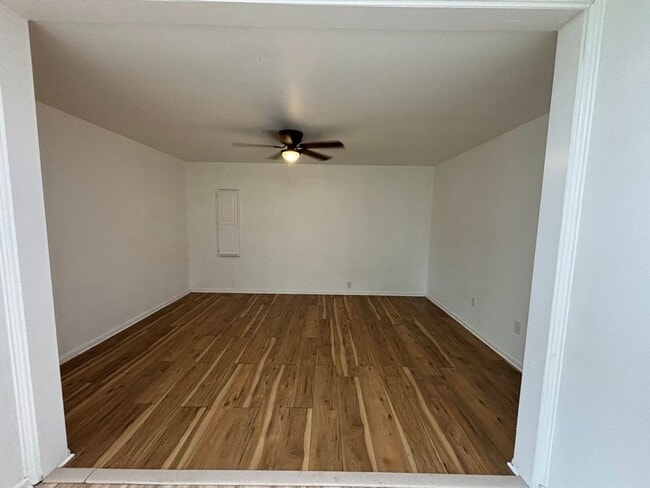 Building Photo - 163 Alva Cir