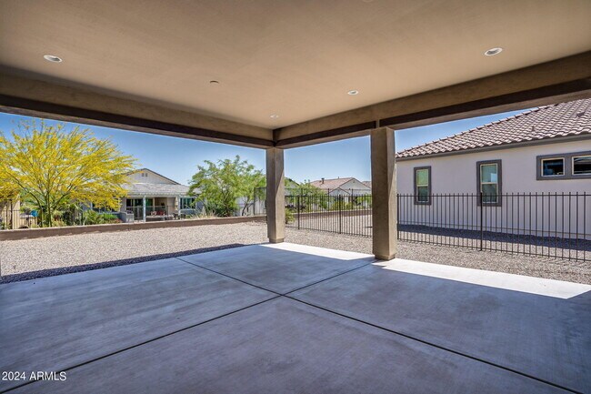 Building Photo - 20531 W Mariposa St
