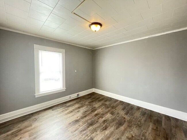 Building Photo - 551 Somerville St