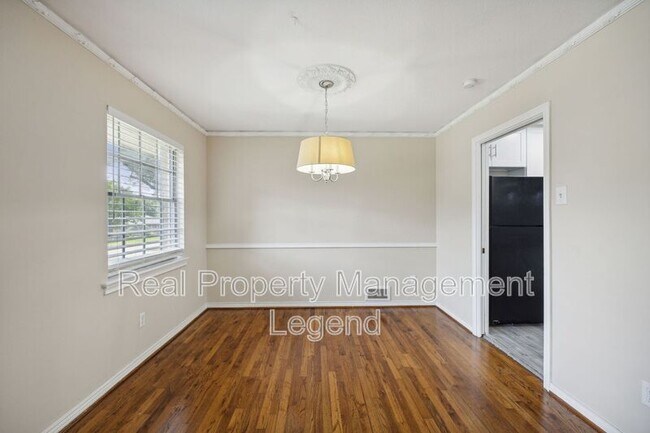 Building Photo - 9007 Sweetwater Dr