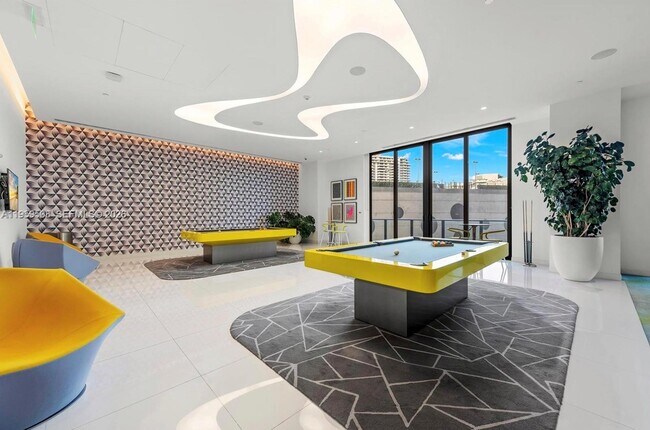 Building Photo - 501 NE 31st St