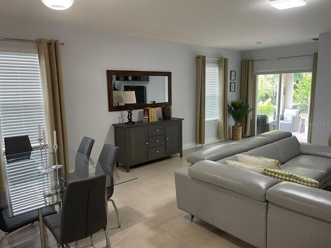 Building Photo - 690 Hadley Pl E