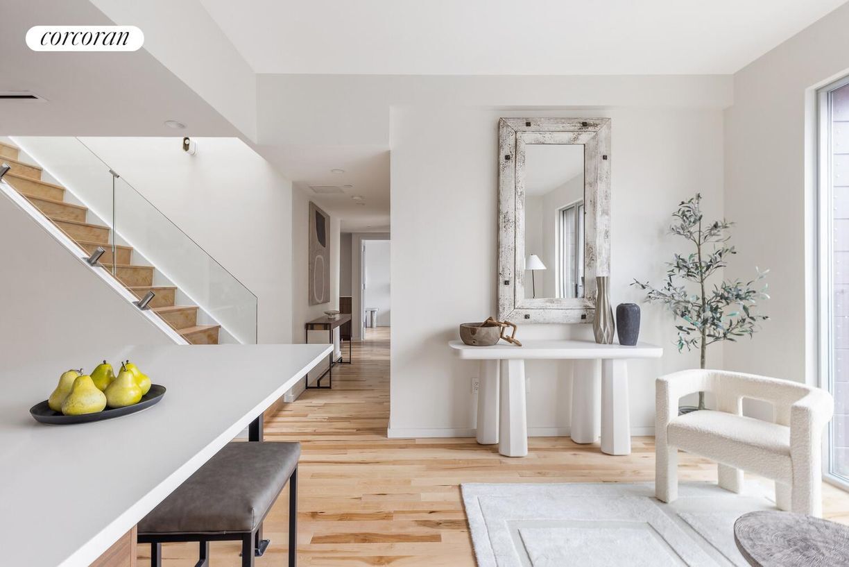 Building Photo - 1064 Hancock St