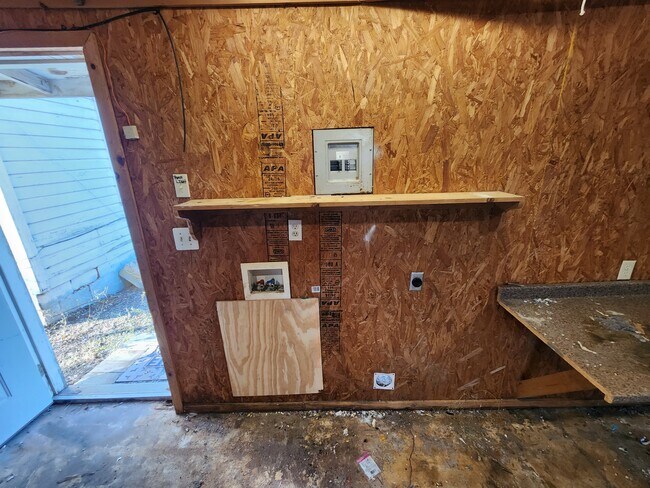 Building Photo - 102 W 7th