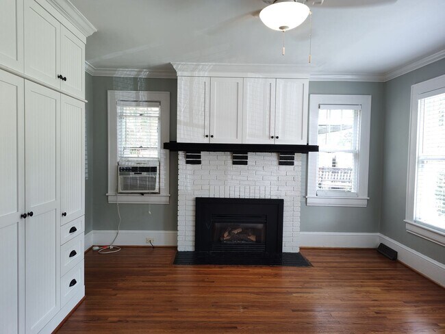Building Photo - Charming 2-Bedroom, 2-Bath Brick Ranch Home in Midwood!