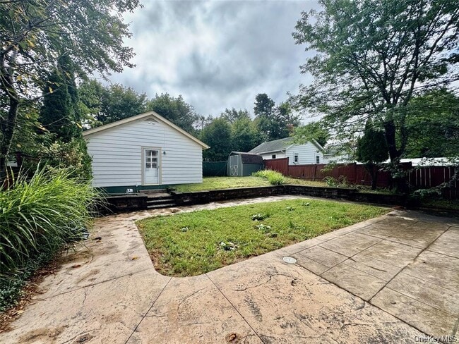 Building Photo - 73 Watkins Ave