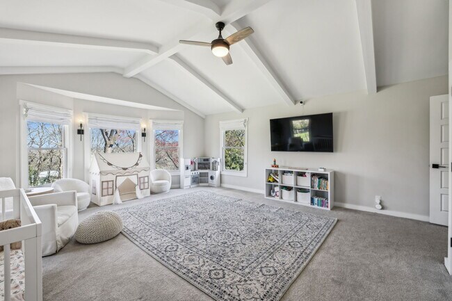 Building Photo - 4604 Mountainview Dr