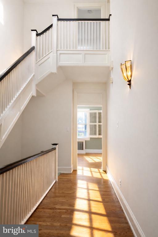 Building Photo - 2127 Leroy Pl NW