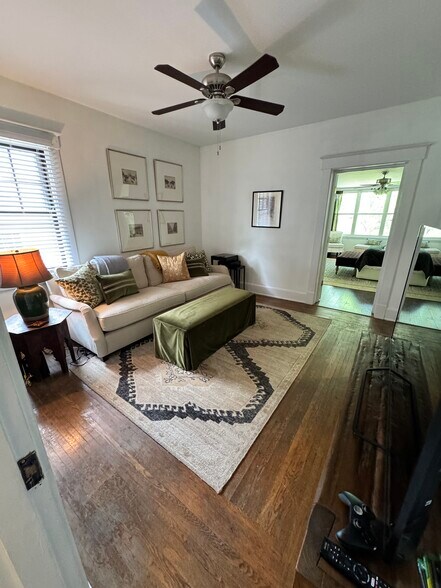 Middle room. The perfect room for an office or bedroom. - 45 Hartweg Ave