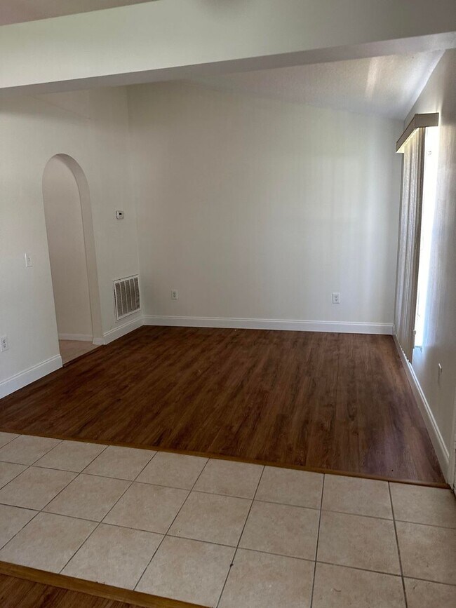 Building Photo - Compass Pointe