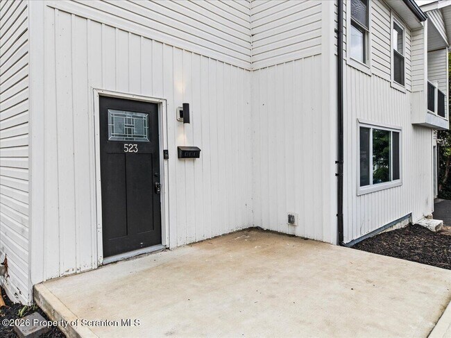 Building Photo - 523 Meyer St