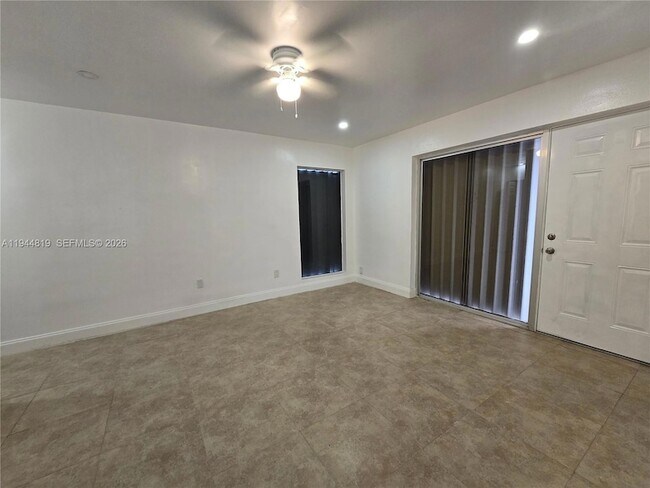 Building Photo - 2957 SW 36th Ct