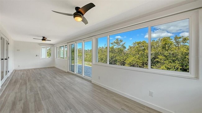 Building Photo - 909 Spanish Dr N