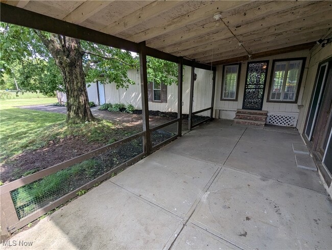Building Photo - 17630 W River Rd