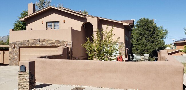 Building Photo - 4609 Driftwood Ave NW