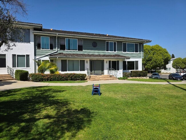 Building Photo - UPPER 1BD/1BA CONDO WITH GARAGE AND COMMON...