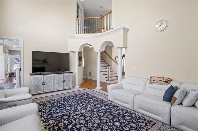Building Photo - 5685 Lake Manor Trce