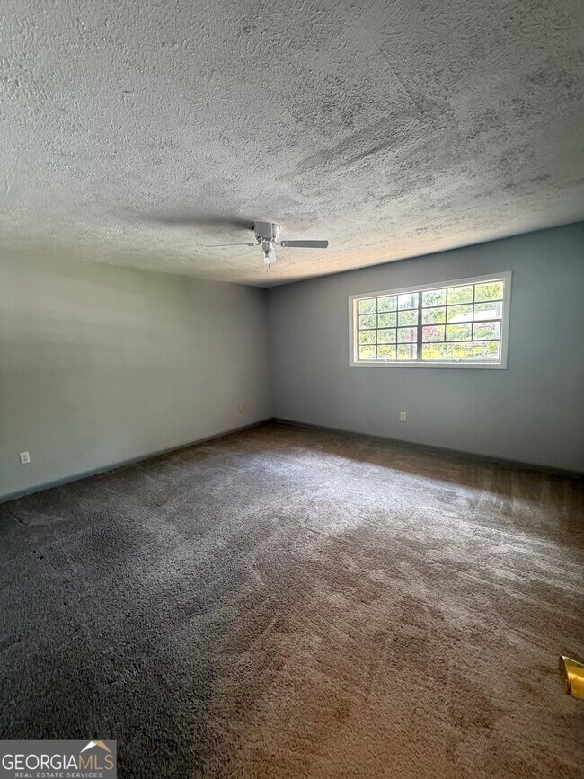 Building Photo - 1045 Laurel Ct