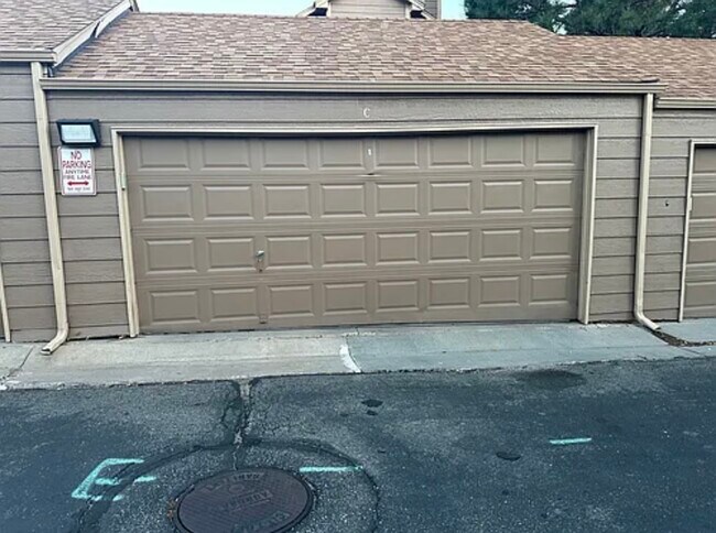 Building Photo - 1827 S Pitkin Cir