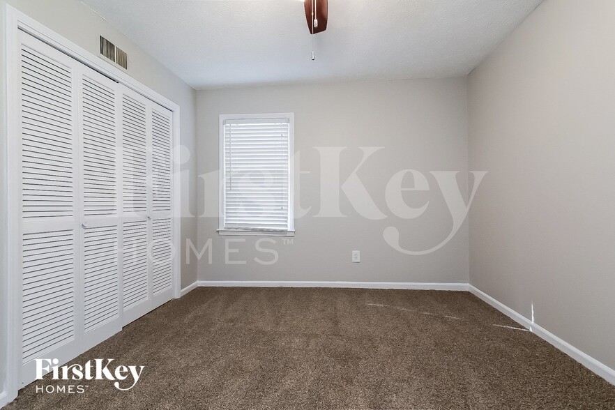 Building Photo - 5551 Four Winds Dr SW