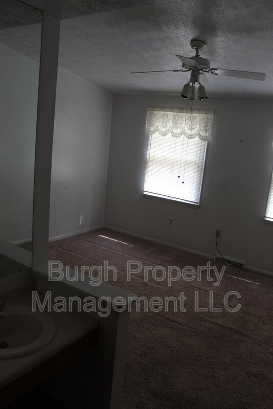 Building Photo - 501 Tyler Dr