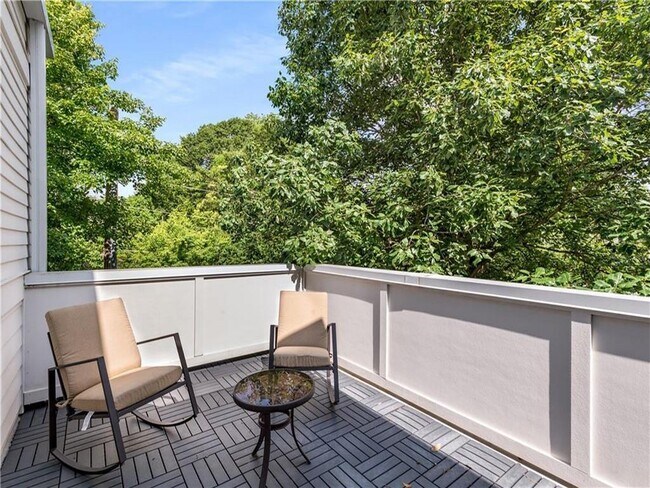 Building Photo - 520 Wabash Ave NE