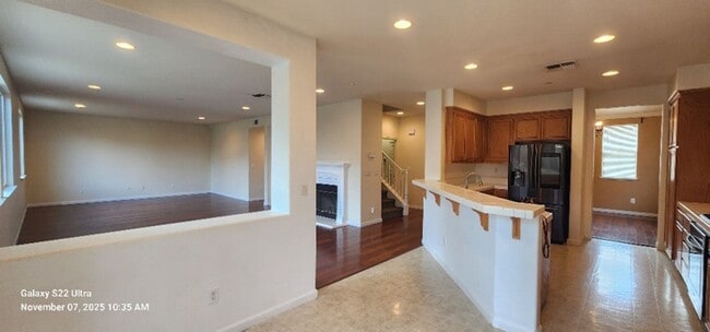 Building Photo - Welcome to American Canyon!! Beautiful Large 5 Bed 3 Full Bath for Lease