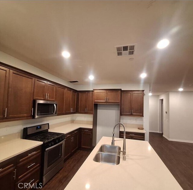 Building Photo - 825 Parisa Pl