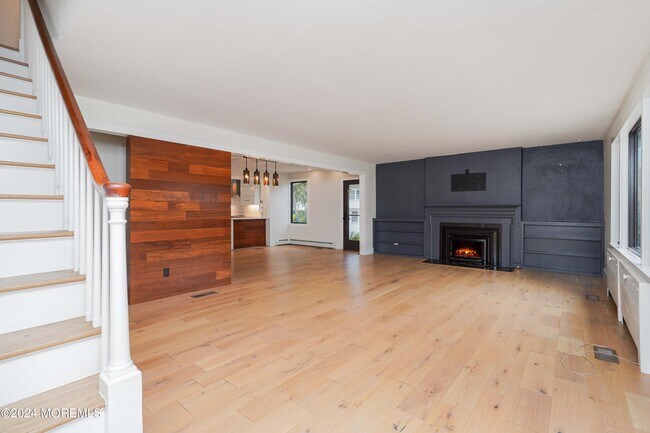 Building Photo - 828 Kingston Terrace
