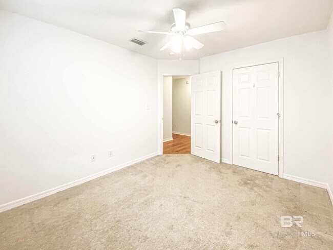 Building Photo - 9841 Watkins Dr