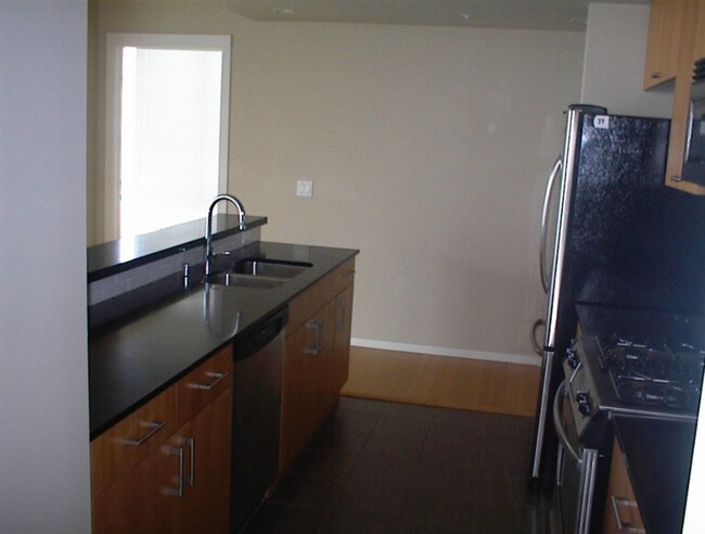 Building Photo - 2 Bed 2 Bath in heart of Seattle