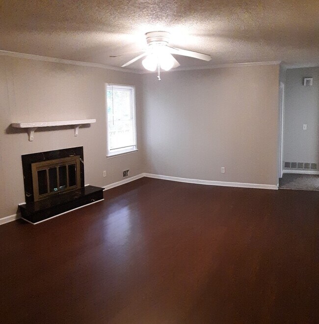 Building Photo - 3 Bed 2.5 Bath in Marietta!