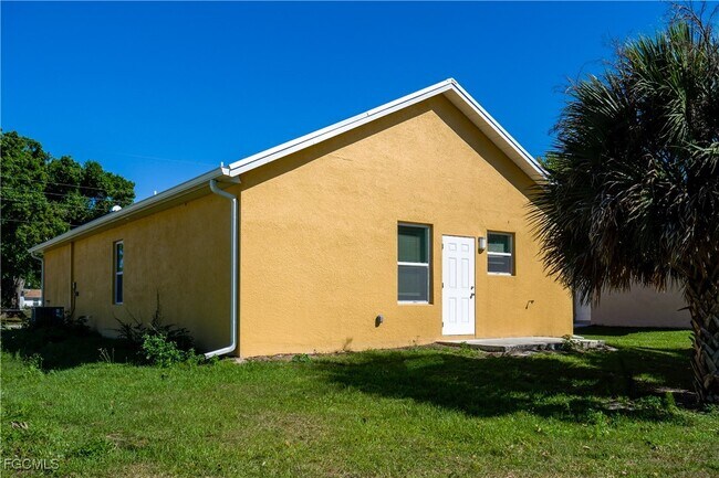 Building Photo - 3309 Armstrong Ct