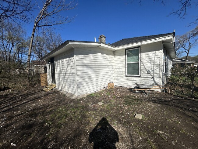 Building Photo - 895 Kney St