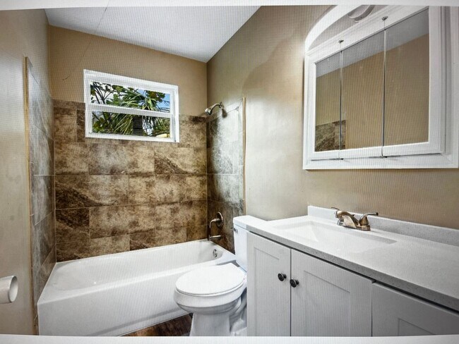 Building Photo - Upgraded 2BR/2BA Home Just Minutes from Vero Beach