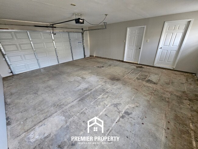 Building Photo - 6622 Amersham Dr