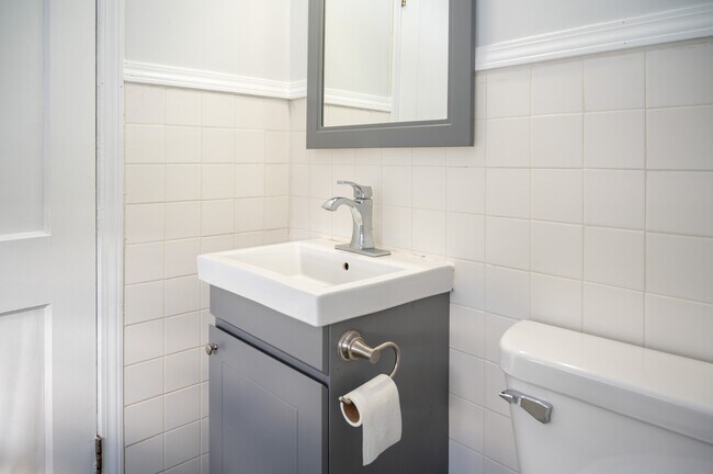 Building Photo - 3244 Marion Rd SE