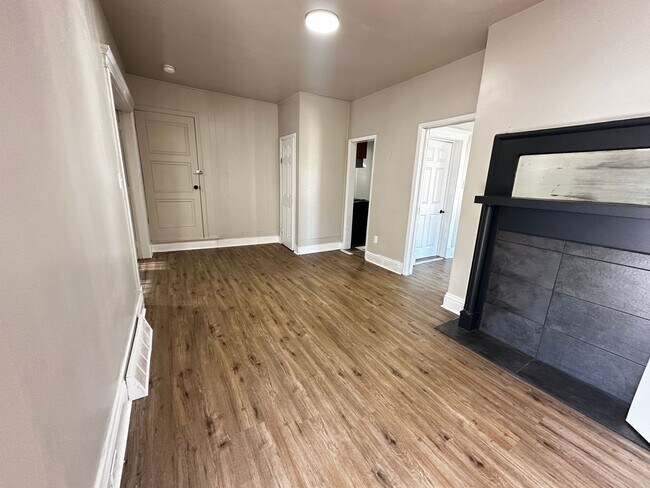 Building Photo - Aliquippa Triplex