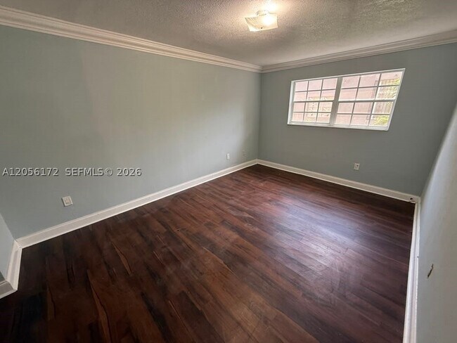 Building Photo - 1055 W 77th St