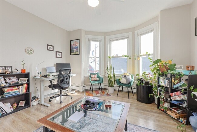 Building Photo - 19 Linden St