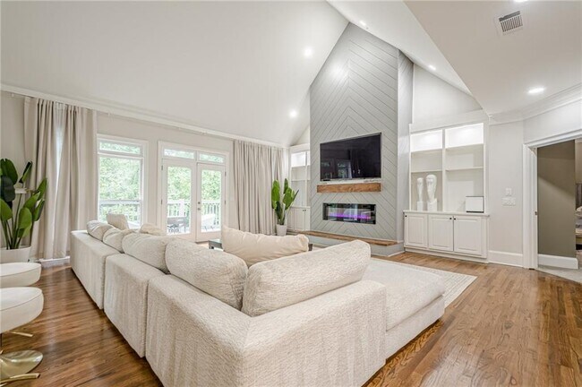 Building Photo - 700 S Brighton Ct