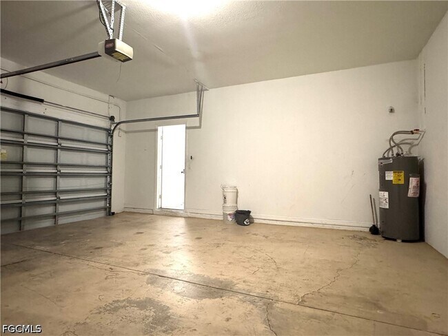 Building Photo - 117 Shadow Lakes Dr