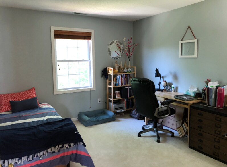 Building Photo - 18 Cobblestone Ct