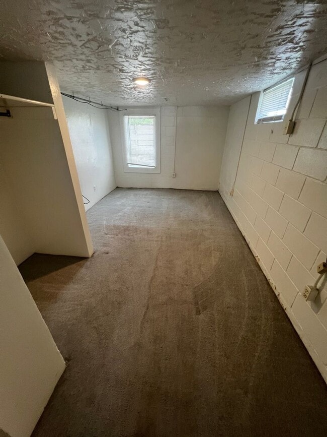 Building Photo - 428 7th St