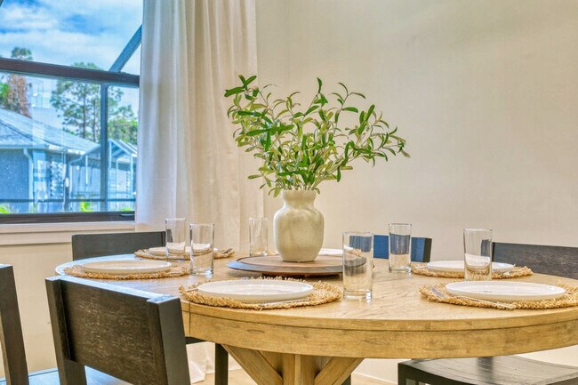 Building Photo - 2215 Amnesty Dr