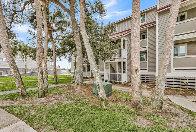 Building Photo - Coastal Living in the Heart of Folly Beach