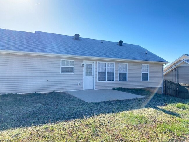 Building Photo - Great Rental....3/2 Bath, near playground,...